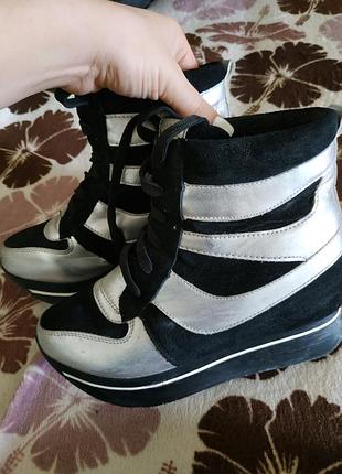 Стильные ботильоны на танкетке,кожа,удобные,стильные.