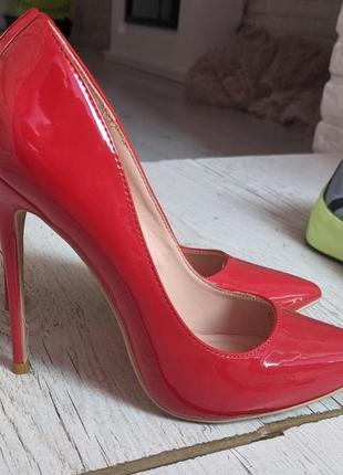 Лаковые красные туфли - шпилька1 фото