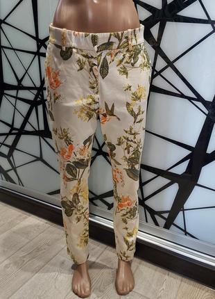 Невероятно стильные брюки в флористический принт от h&m светлый беж 46-48