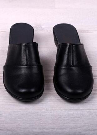 Кожаные закрытые шлепанцы сабо мюли черные, бежевые низкий каблук натуральная кожа