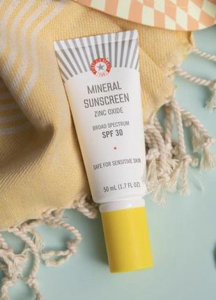 Сонцезахисний крем first aid beauty - weightless liquid mineral sunscreen spf 301 фото