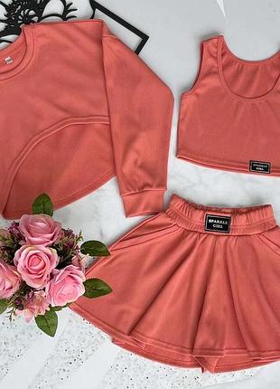 Класний костюмчик для дівчинки