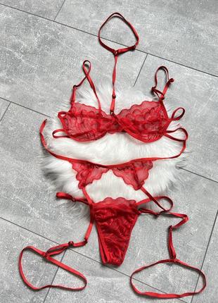 Сексуальное красное женское нижнее белье: бюстик без пушап и косточек, трусики, пояс с чокером и подвязками
