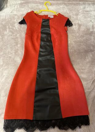 Плаття в ідеальному стані. в середині вставка з екокожі, без подряпин, тканина велюр, дуже приємне до тіла