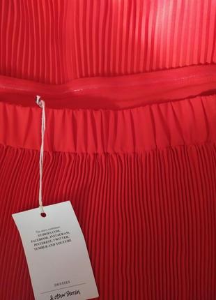 Красивейшее красное платье плиссе5 фото