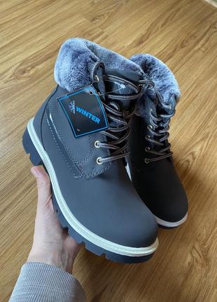 Черевики боти кросівки