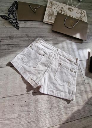 Белые джинсовые шорты 9