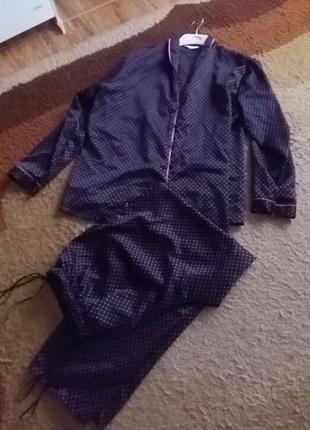 Чудова  атласна жіноча піжама. швейцарія