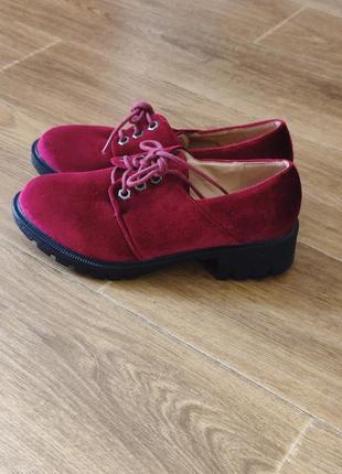 Бордовые лоферы на шнурках / туфли