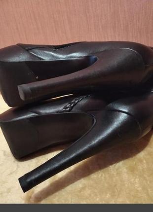 Ботфорты кожаные на шпильке