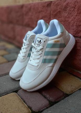 Жіночі кросівки adidas iniki білі з сірим бірюзові смужки | smb