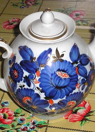 Фарфоровый чайник