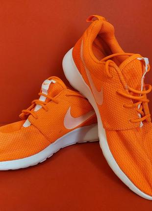 Женские кроссовки nike roshe one

40р. 25.5 см5 фото