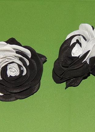Черно-белые розы на резинках