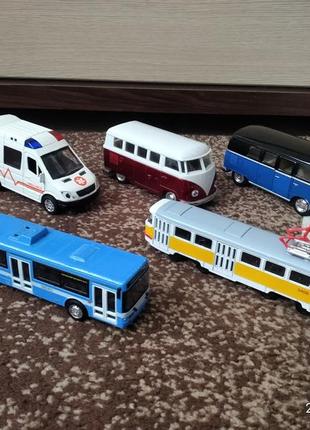 Трамвай, автобус, швидка допомога, мінівени, металеві машинки1 фото