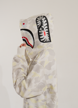 Белый худи bape shark full zip светящийся в темноте white camo кофта с капюшоном на молнии4 фото