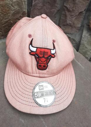 Женская бейсболка chicago bulls.