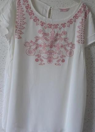 Блузочка з принтом вишивки