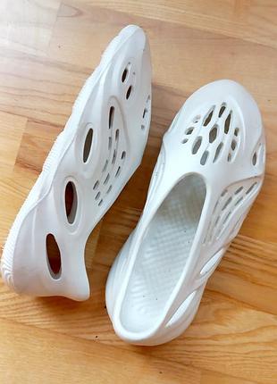 Резиновые

летние кроссовки  / резинки / ботинки