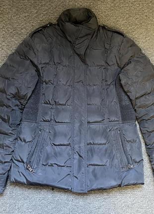 Курточка чорна