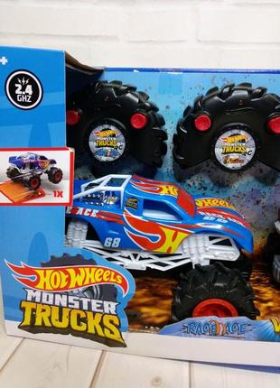 Hot wheels monster trucks race ace и 5-alarm набор внедорожников на радио управлении на пульте7 фото