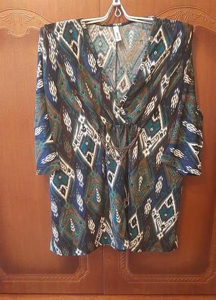 Блуза с оригинальным украшением-цепочки