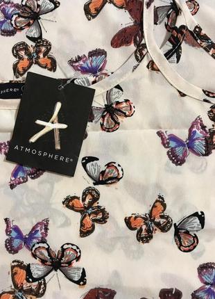 Очень красивая и стильная брендовая блузка-маечка в бабочках.