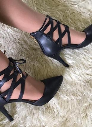 Матовые туфли босоножки с закрытым носком и с переплетами на щиколотке 35-40р