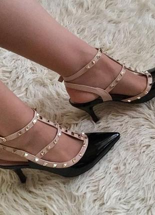 Туфли босоножки с заклёпками в стиле valentino,38р7 фото