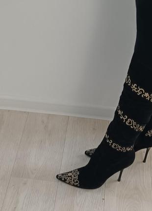 Красивые демесизоные сапоги с узорами из цепочек