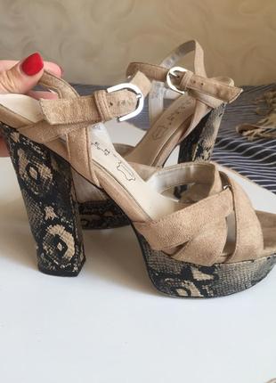 Мегастильні шкіряні босоніжки😍🌺