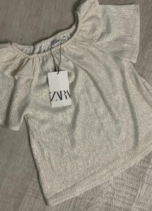 Zara очень нежная и красивая футболка-блузка на девочку