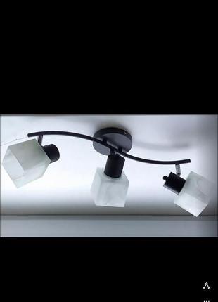 Люстра с поворотными плафонами на 3 лампы --- возможен монтаж на стену как бра