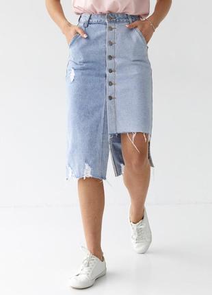 Джинсовая юбка на пуговицах с асимметричным низом4 фото