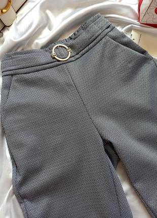 Сірі стрейчеві штани брюки з резинкою на талії5 фото