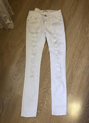 Белые рваные джинсы s , xs2 фото