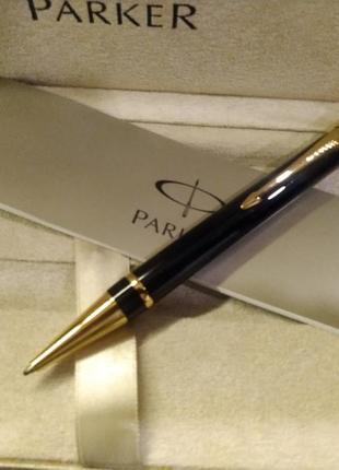 Кулькова ручка parker duofold black with gold-plated trim, ballpoint pen (s0690500)5 фото