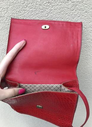 Винтаж,красная,кожаная сумочка на одно плечо,кросбоди,тиснение под рептилию,9 фото