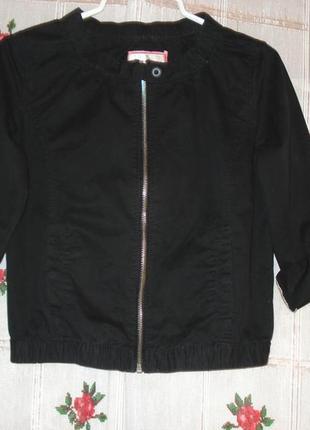 Куртка чорного кольору р. s