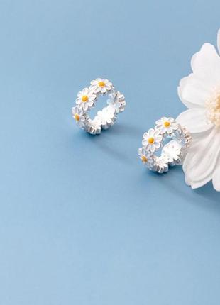 Жіночі блискучі сережки сережки гвоздики висячі з квіткою ромашкою пара набір подарунок трендові модні з камінням масивні тренд акція знижка