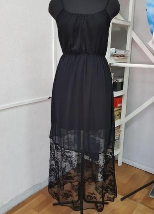 Черное платье макси с кружевом