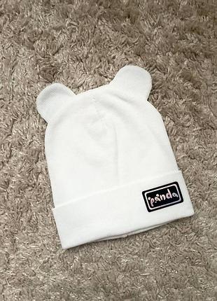 Белая шапочка панда с ушками