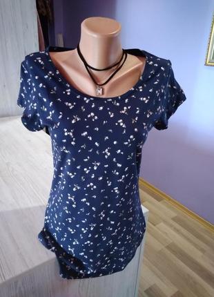 Супер стильная футболка в цветочек,нежная без дефектов крутая модель