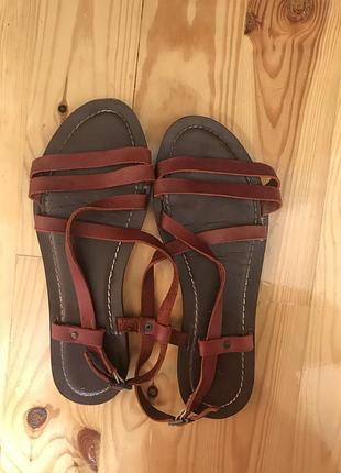 Легкі стильні босоніжки inblu