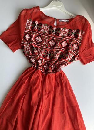 Zara яскраве сукня