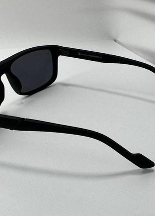 Очки солнцезащитные унисекс с поляризацией прямоугольные черные пластиковая оправа дужки на флексах3 фото