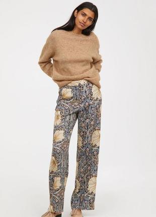 Легкие широкие брюки на высокой посадке из лиоцелла в цветочный принт2 фото