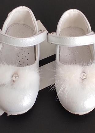 Белые туфли  для девочки с мехом камнями праздничные  21(13)3 фото