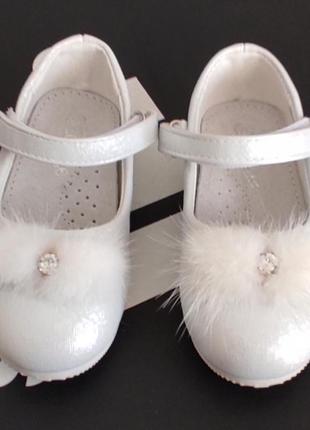 Белые туфли  для девочки с мехом камнями праздничные  21(13)9 фото