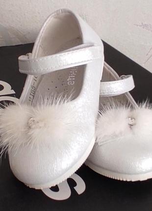 Белые туфли  для девочки с мехом камнями праздничные  21(13)